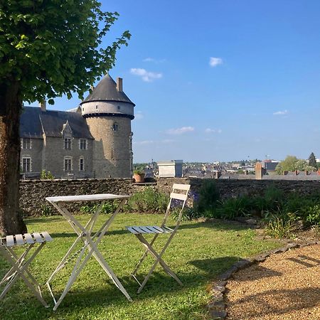 Le Logis Du Vassal Bed & Breakfast ลาวาล ภายนอก รูปภาพ