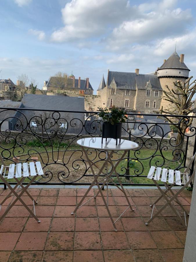 Le Logis Du Vassal Bed & Breakfast ลาวาล ภายนอก รูปภาพ