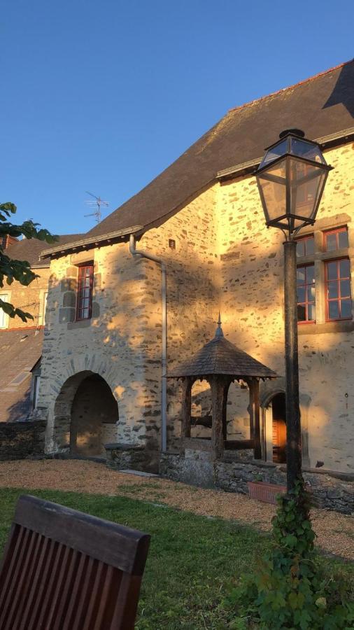 Le Logis Du Vassal Bed & Breakfast ลาวาล ภายนอก รูปภาพ