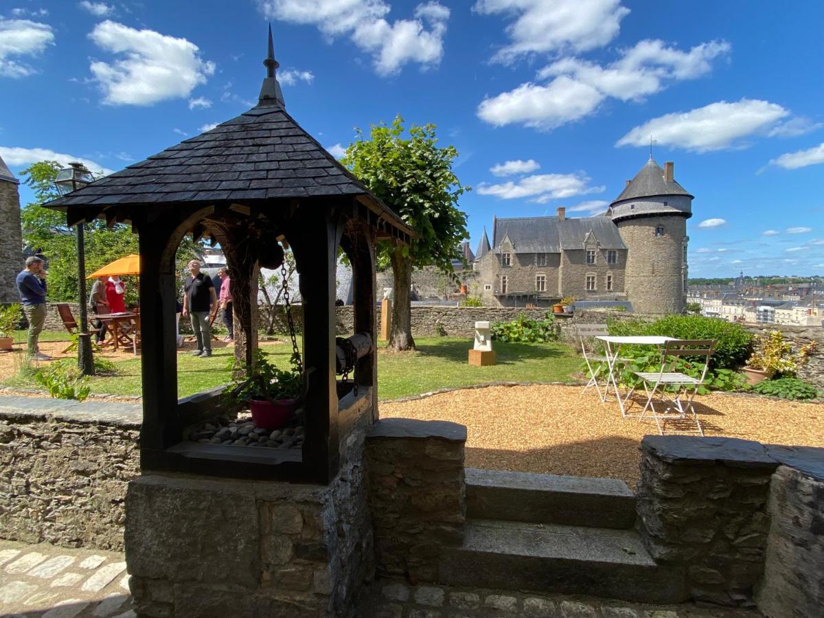 Le Logis Du Vassal Bed & Breakfast ลาวาล ภายนอก รูปภาพ